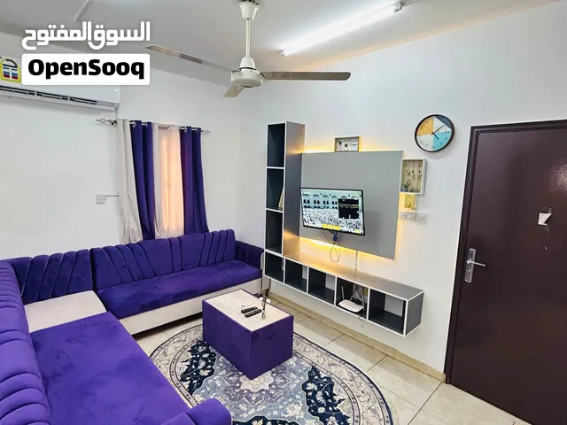 متوفر شقق غرفه وصاله ومطبخ وحمام الخوير قريب الخدمات وغرفتين وصاله اسعار 270 و300. 1BHK and 2BHK