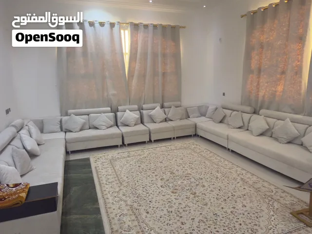 طقم جلوس فاخر مستعمل بحاله ممتازه 14 شخص