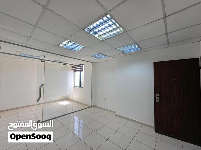 مكاتب للإيجار في وسط رام الله - الأجرة تبدأ من 250$ فقط!