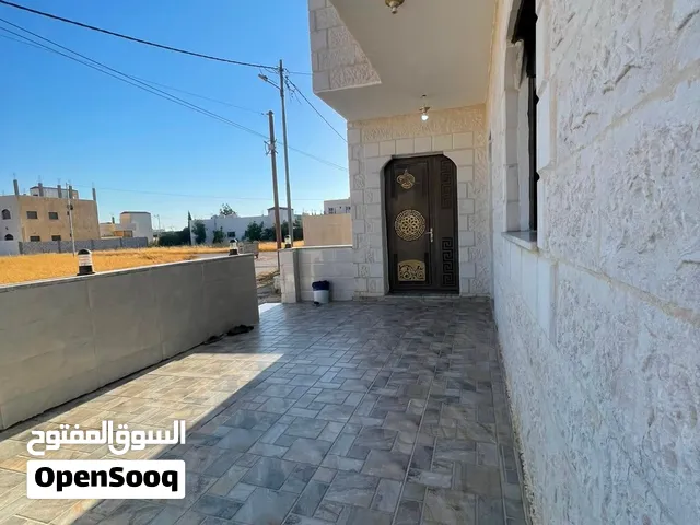 مطاوب بيت مستقل او شقة ارضي للاجار تكون حديثه شوي وكبيره