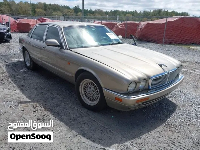 فرصه جاكوار كلاسيك فاخرة xj6  وارد امريكا بسعر رخيص