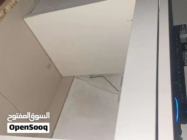 طاوله للبيع مستعمل ب حاله نظيفه