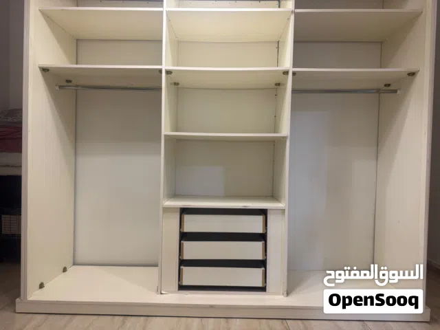 خزانه ملابس كبيره