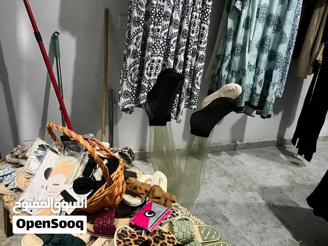 بضاعةً محل للبيع بالديكور بسعر التصفية
