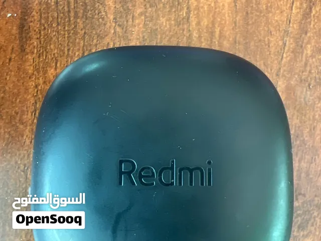 سماعات Redmi اصلية مستعملة جدا قليل الشحن طويل عملية جدا وعزل تام