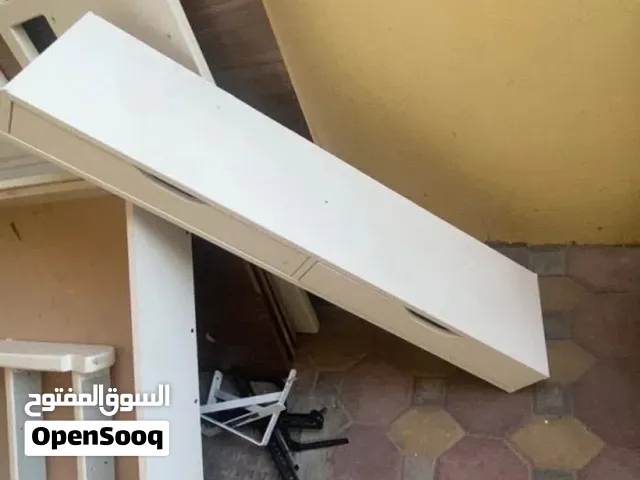 رف للتسريحه مع القواعد من ايكيا