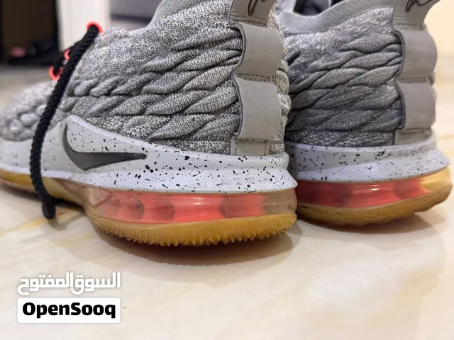 كوتشي نايك أصلي (Nike Lebron) بحالة ممتازة للبيع