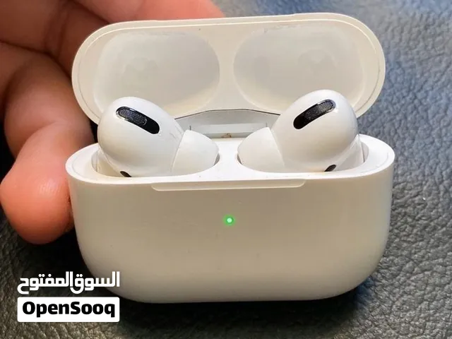 Apple AirPods Pro و AirPods 4 )ANC)