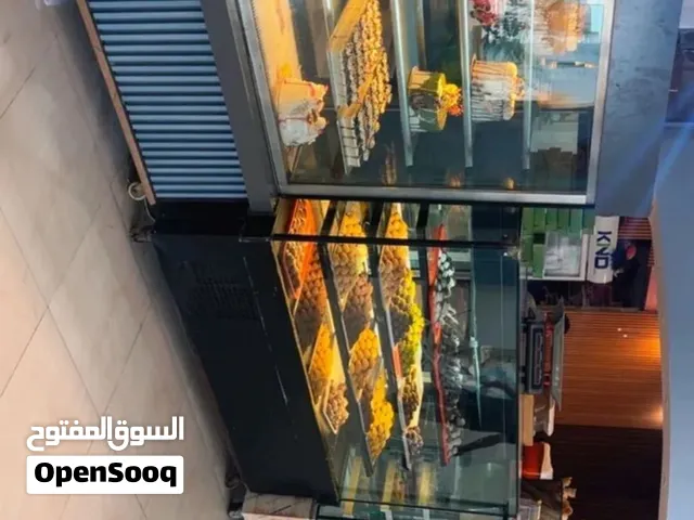 مرطبات + حلويات + كيك على شارع العام قرب اساواق مدرسه حسينينه مطاعم قريب. على لجسر قويب على السوك