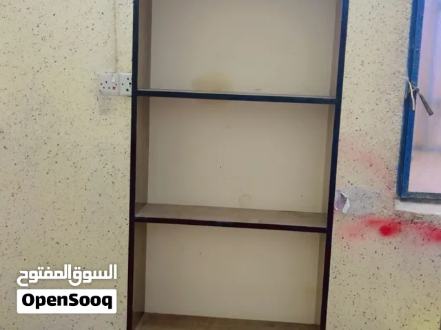 فاترينه نظيفه مابيهه اي شي  وكراسي عدد 2. نظاف