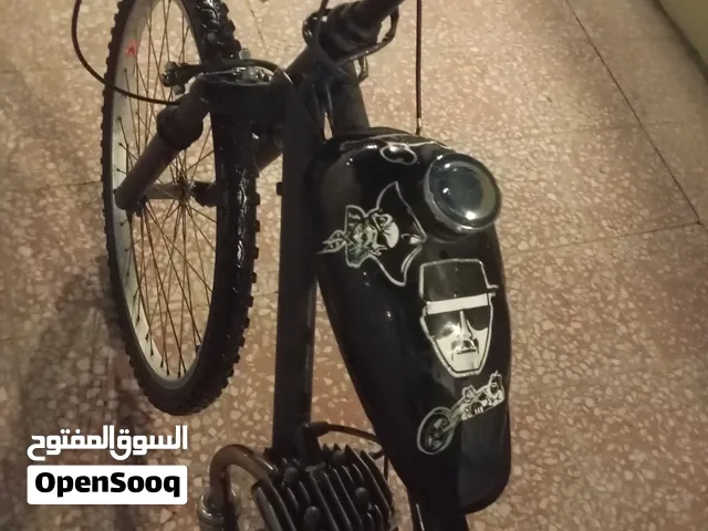 دراجه 80سي سي مضف اليها محرك قوي. سرعتها 55 مع التعديل  لا يوجود مشاكل فيها