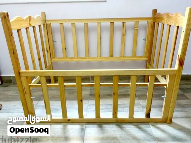 سرير أطفال بالمرتبة