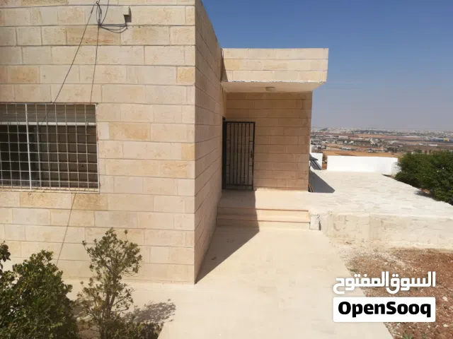 فيلا حجر في اسكان الطيارين طريق المطار/خلف جامعة الزيتونة  للبيع او البدل بشقة في عمان الغربية