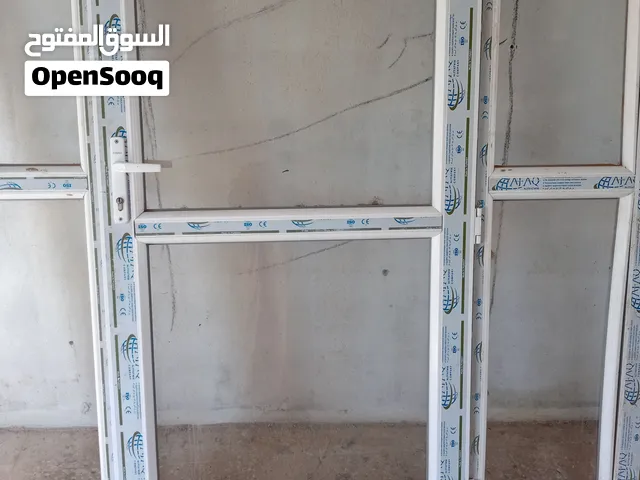 ثلاث ابواب سرانتي اثنان العرض 3متر والطول 2.20 وعدد اثنان ابواب زجاج واحد مقفل كامل ف 3عرض 2020طول
