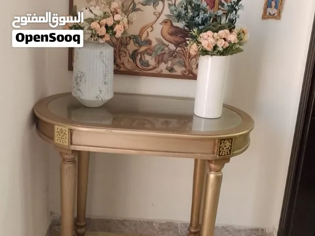 ثلاجه نضيفه كلشش كونسول مع مرايه ميز تلفزيون نضيف
