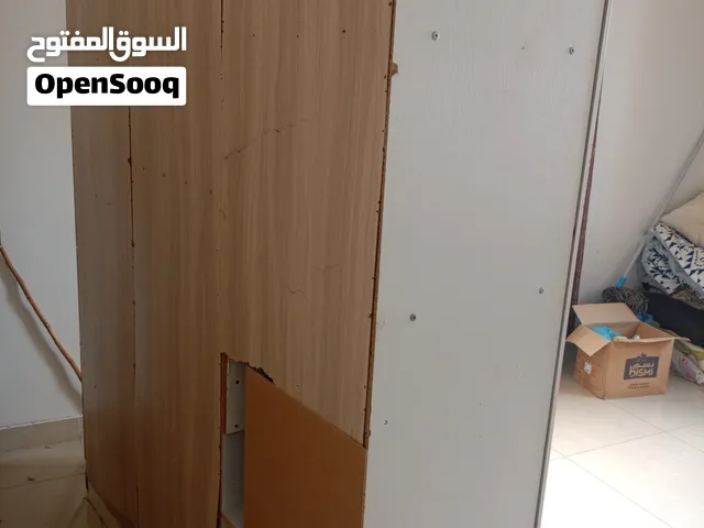 خزانة ملابس مستعمل قابل للاستعمال