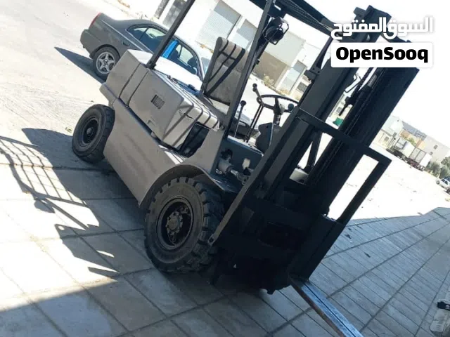 رافعه شوكيه للبيع 2طن ونص
