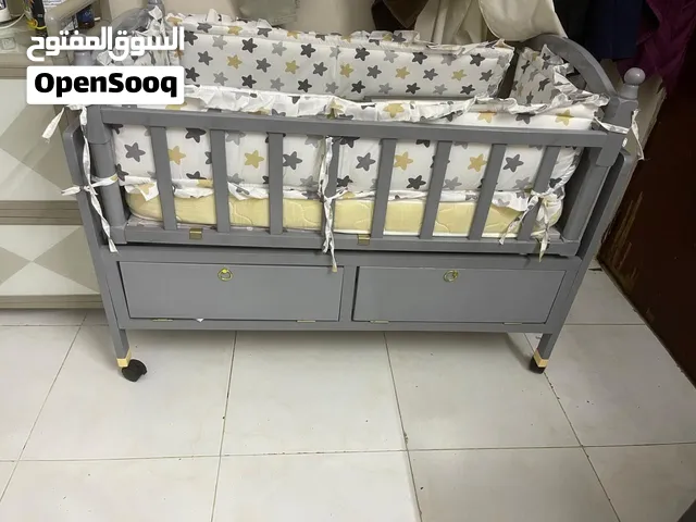 للبيع سرير مال اطفال استقدام بسيطه نظيف جدا جدا