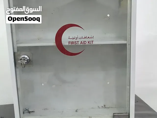 صندوق إسعافات أولية جداري