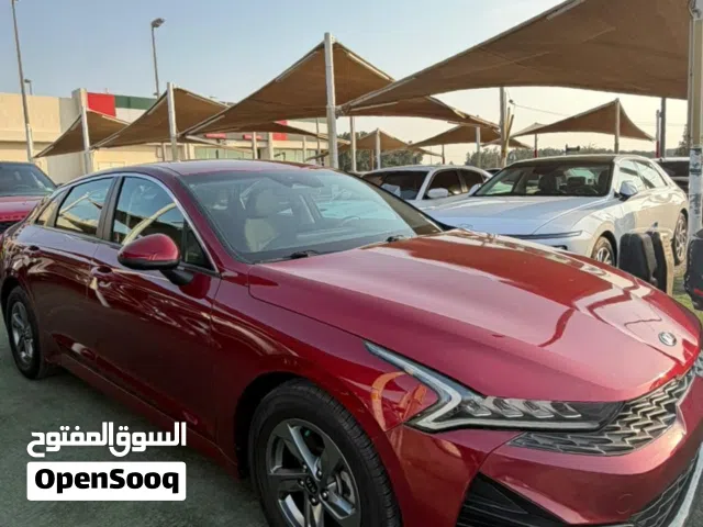 700 AED/MONTH -0% DP - KIA K5 (2021) -LOW MILEAGE كيا كي 5 بلون خمري ممشى قليل متاح للتقسيط البنكي