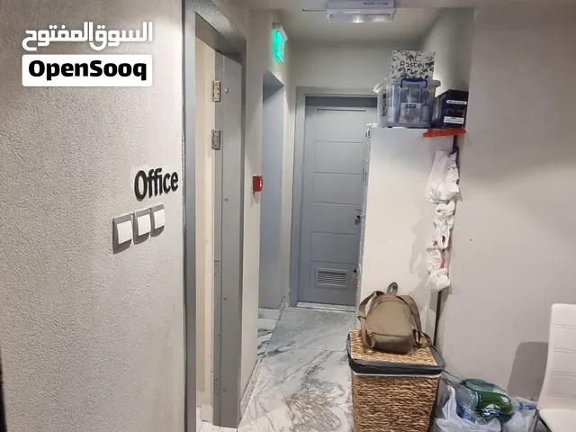 للبيع صالون نسائي بالجابريه على الشارع الرئيسي والداخلي صالونين بجانب بعض واحد متخصص للأظافر والمك