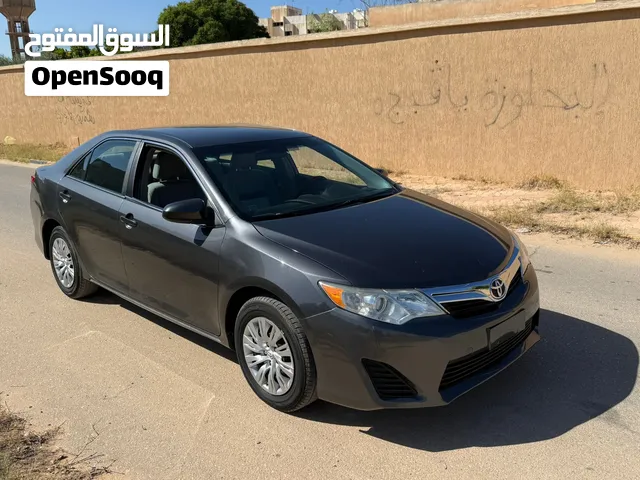 تويوتا كامري استيراد أمريكية ماشية 186 ميل  أمورها طيبة بعون الله .