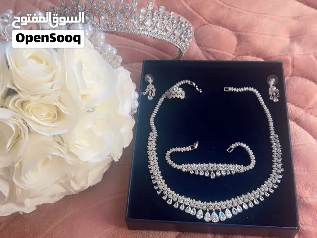 تاج ومسكه واكسسورات عروس