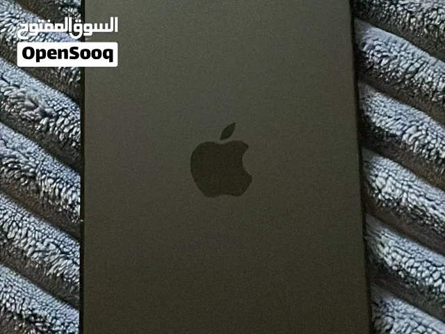 آيفون 16e ...