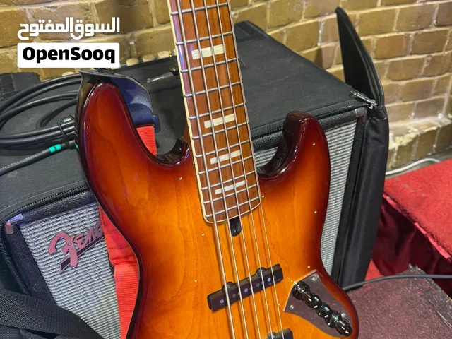 Sire V8 5 TS BASS GUITAR very good condition almost like New.