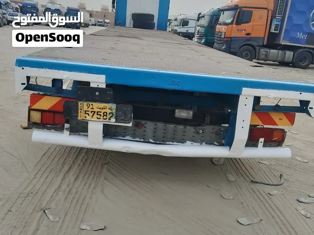 سطحه للبيع الطول 13 متر و60 تعمل على منافيخ لا تحتاج الى اي مصروف