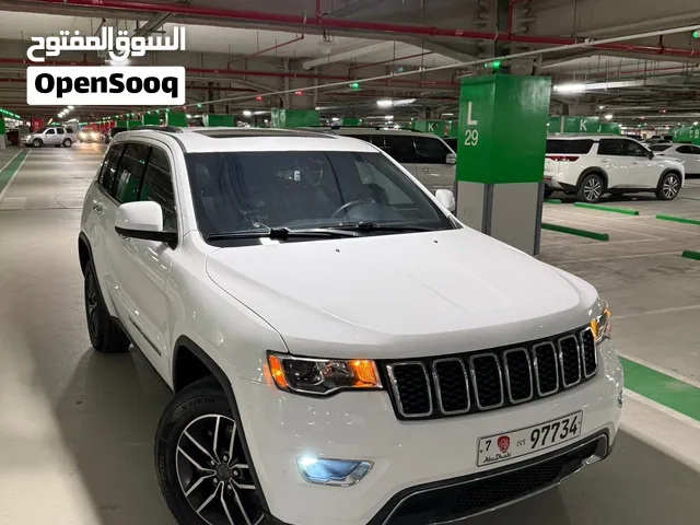 جيب جراند شيروكي ليميتد V6 4*4 موديل 2022 نظيف جدا جدا لا يحتاج اي مصاريف ابدا