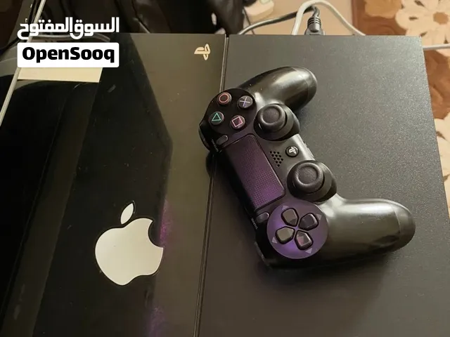 بلاي ستيشن 4 للبيع مع كنترولر و كامل مستلزماتها