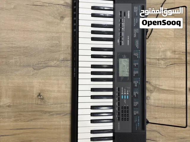 آلة موسيقيه للبيع بحاله جيده جداً ،تعمل بكفاءة ومناسبه لجميع المستويات
