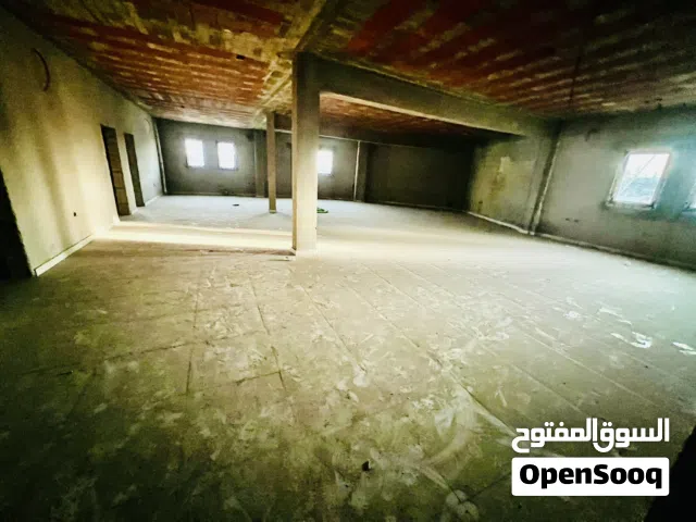 فرصة استثمارية للايجار مميزة في قلب الهضبة الخضراء