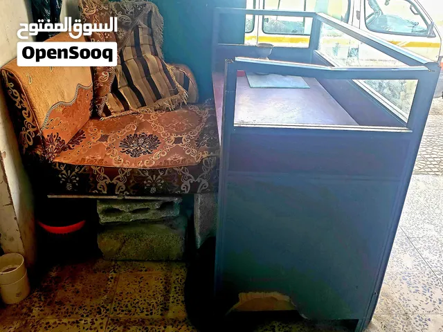 كرسي وطاولة استقبال لي اصحب المحلات الفنادق المخازن وغيره
