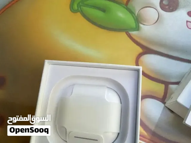 سماعه ابل لاصلي الجيل رابع فكيته من الكرتون بس له معي 3ايام بس البيع الاحاجه