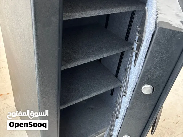 خزنه ممتازه و في احسن حال تم استخدامها 5 شهور بس سعرها الأصلي 350 دينار أنا بابيعها 100