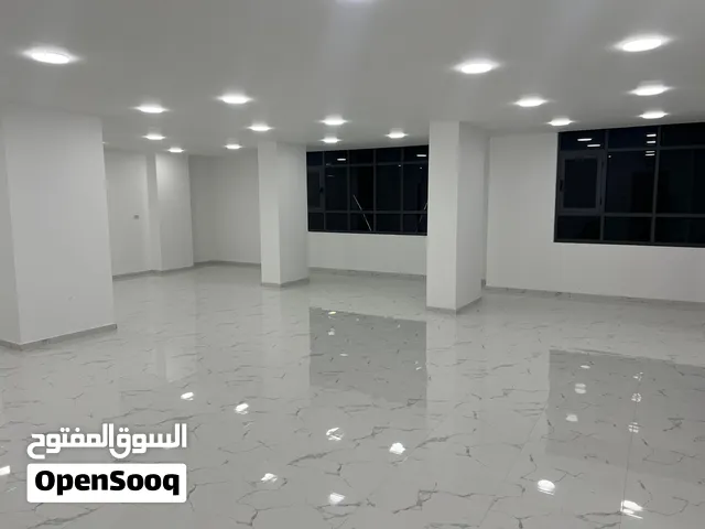 مكاتب للإيجار بمساحات مختلفة تشطيب حديث
