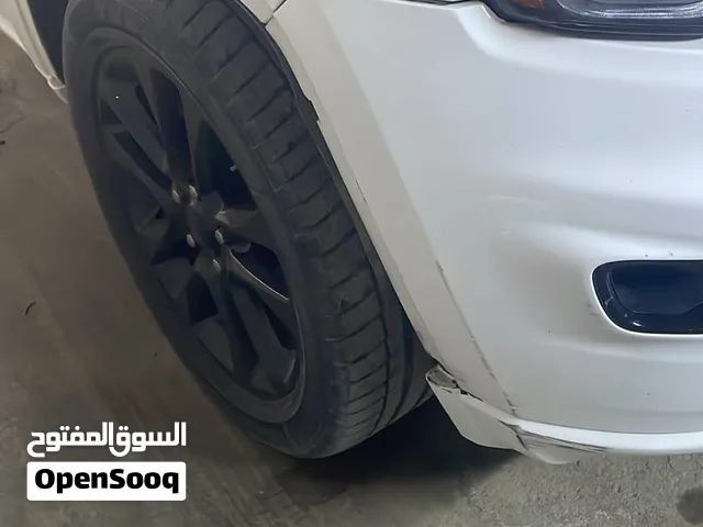 مطلوب هلال جاملق جيب كراند شيروكي 2018 ابيض