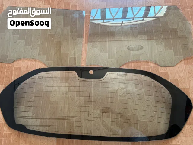 زجاج الخلفي للسياره مع زجاج الابواب الخلفيه لسياره باثفندر