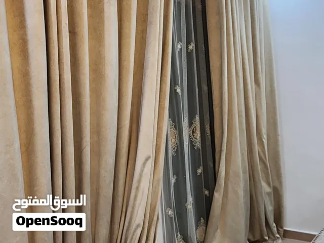 بردايه قماش بلاك اوت معتمه ما بدخل اضاءه.