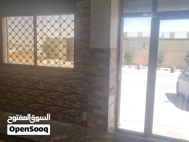 شركة تملك مخازن ترغب بتاجيرها مطعم