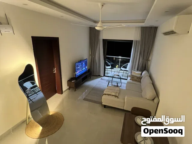 شقق فندقية للإيجار اليومي والاسبوعي مقابل رمول بوشر في موقع استراتيجي نظمن لك النظافة (سريه تامه)