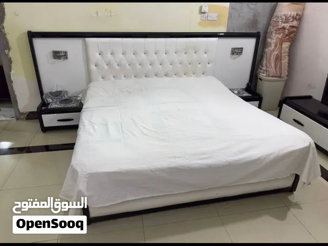 غرفه نوم مع قنفه وكسرسيين نصف طخم