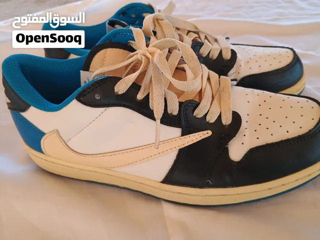 Original Travis Scott x Fragment Design x Air Jordan 1 Low, featuring a unique Like New  size EUR 40