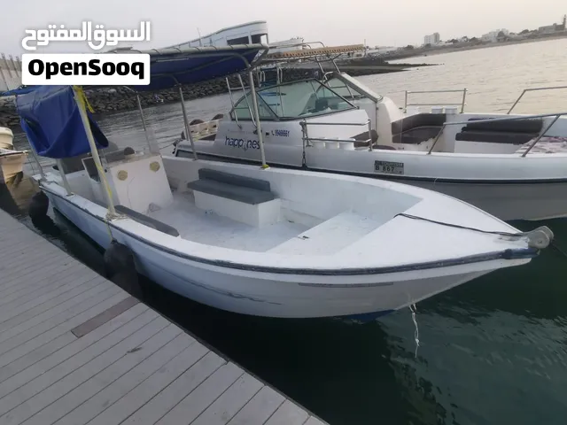 قارب 28 موديل 2023 قدم مع مكاين 200 / 200 ياماها + وملكيه ساريه المفعول و مع القالوصه