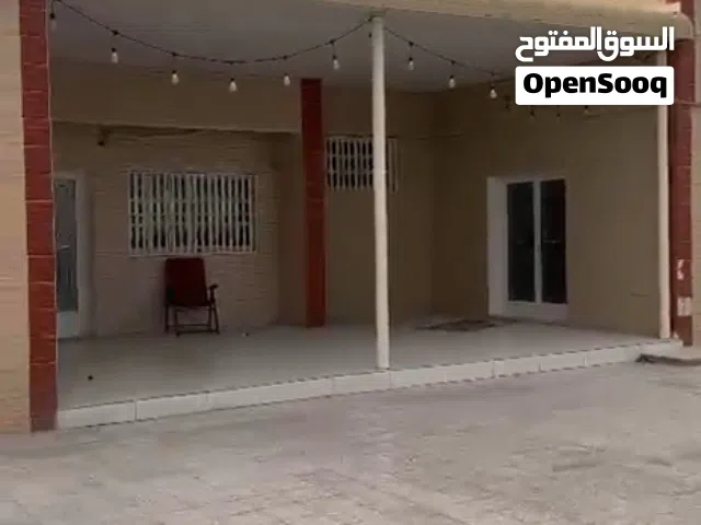 علي شارع امامي قار وخلفي / امام المدرسه / قريب من المسجد