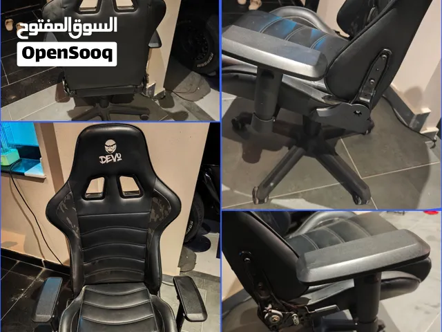 كرسي جيمنق ديفو فيه مشكلة في مسكة الظهر بس نظيف جدا
