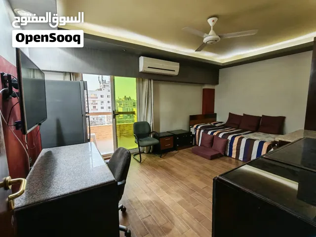 غرفة راقية مفروشة مع بلكونة للإيجار بموقع متميز في الحصري 6 أكتوبر