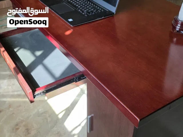 مكتب خشبي للبيع